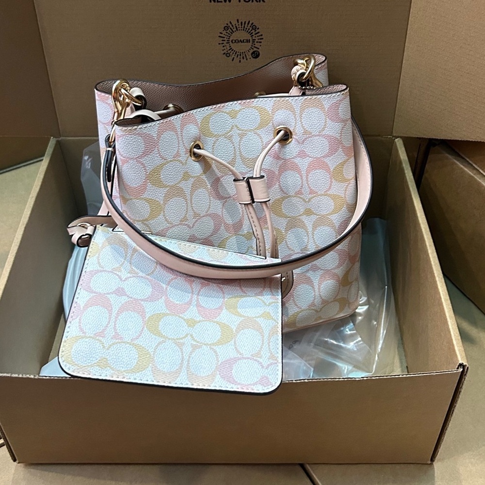 Coach Cream Pink Bucket Bag Crossbody Bag - Picture 1 of 9